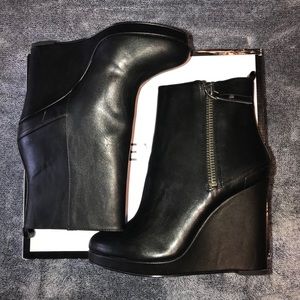 NIB Nine West Black Wedge Zipper Boots Size 10